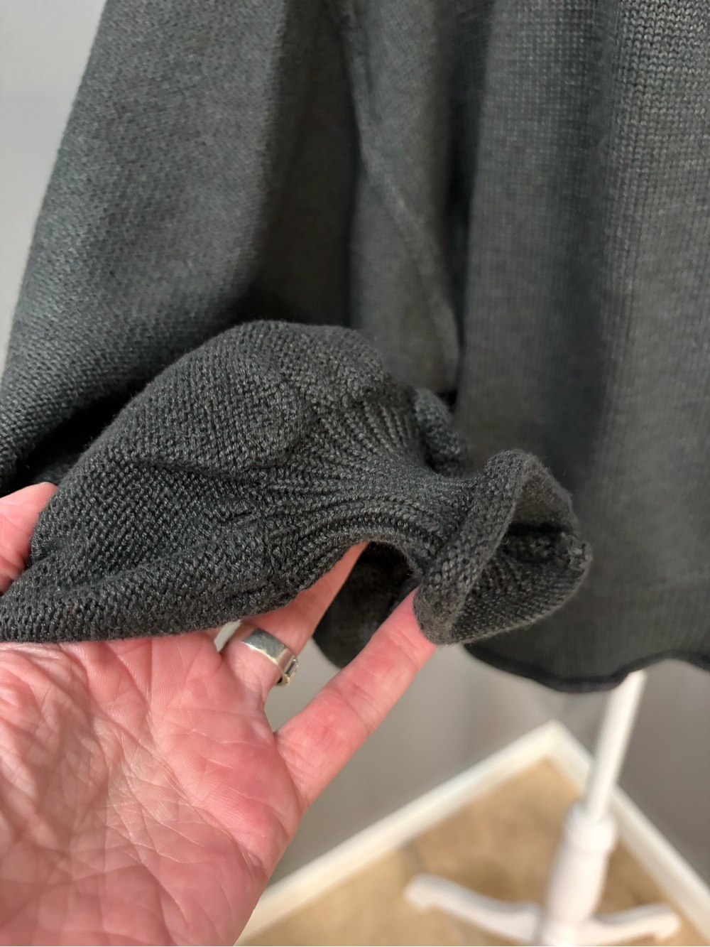 POL Charcoal 100% Cotton Knit V-Neck Pullover Sweater Balloon Sleeve Relaxed M - Picture 7 of 16